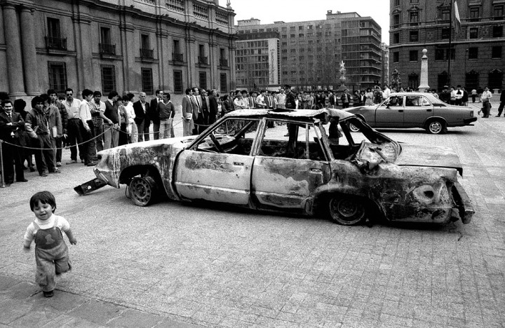 September 1986 das erste Fahrzeug Pinochets wurde von einer Rakete getroffen; Foto: Santiago Oyarzo Pérez