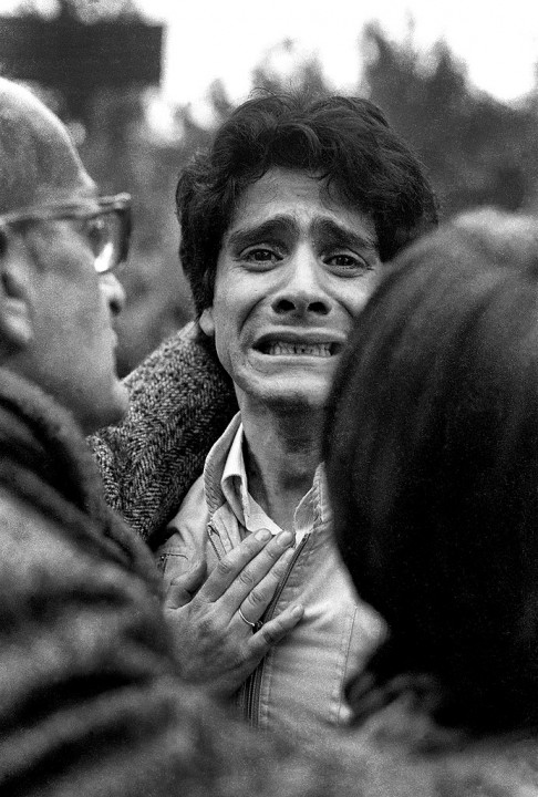 April 1985  der Sohn von Santiago Nattino beim Begräbnis seines ermordeten Vaters    Foto: Oscar Navarro Pereira